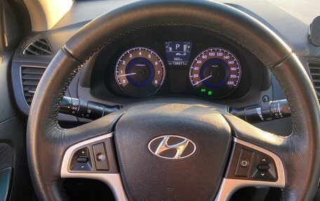 Hyundai Solaris II рестайлинг, 2011 год, 800 000 рублей, 16 фотография