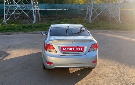 Hyundai Solaris II рестайлинг, 2011 год, 800 000 рублей, 13 фотография