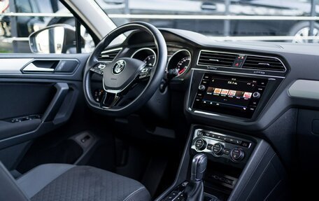 Volkswagen Tiguan II, 2019 год, 2 199 000 рублей, 24 фотография