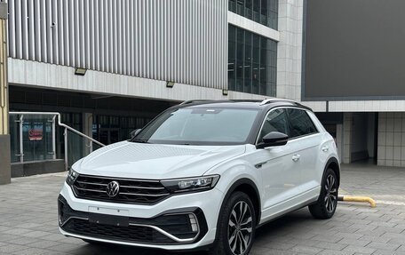 Volkswagen T-Roc I, 2021 год, 2 150 000 рублей, 2 фотография