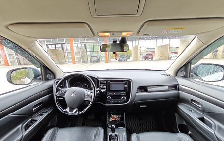 Mitsubishi Outlander III рестайлинг 3, 2016 год, 1 750 000 рублей, 2 фотография