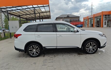 Mitsubishi Outlander III рестайлинг 3, 2016 год, 1 750 000 рублей, 6 фотография