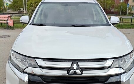 Mitsubishi Outlander III рестайлинг 3, 2016 год, 1 750 000 рублей, 12 фотография