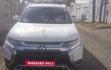 Mitsubishi Outlander III рестайлинг 3, 2019 год, 2 050 000 рублей, 3 фотография
