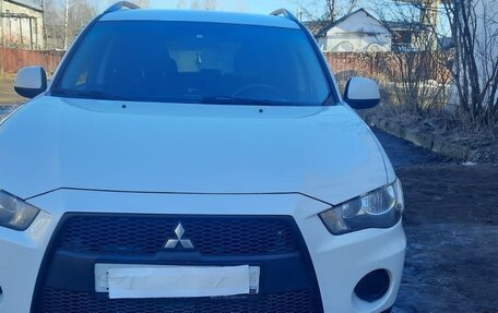 Mitsubishi Outlander III рестайлинг 3, 2011 год, 1 140 000 рублей, 2 фотография
