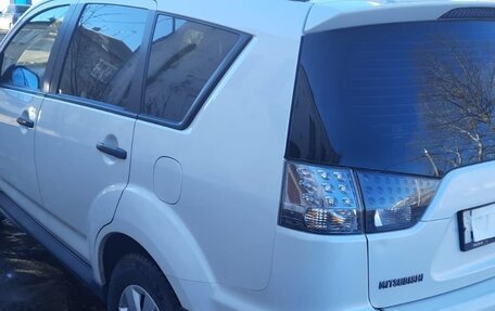 Mitsubishi Outlander III рестайлинг 3, 2011 год, 1 140 000 рублей, 4 фотография