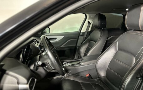 Jaguar F-Pace, 2017 год, 2 917 600 рублей, 10 фотография