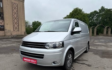 Volkswagen Transporter T5 рестайлинг, 2015 год, 1 700 000 рублей, 2 фотография