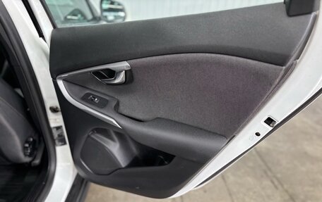Volvo V40 II рестайлинг, 2013 год, 1 267 000 рублей, 24 фотография