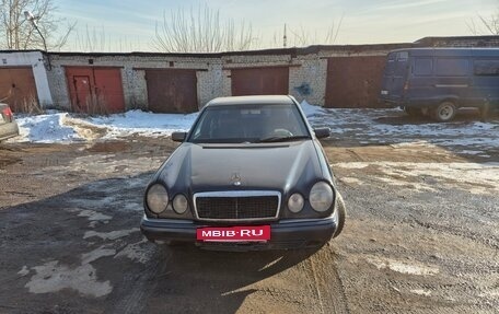 Mercedes-Benz E-Класс, 1997 год, 420 000 рублей, 3 фотография