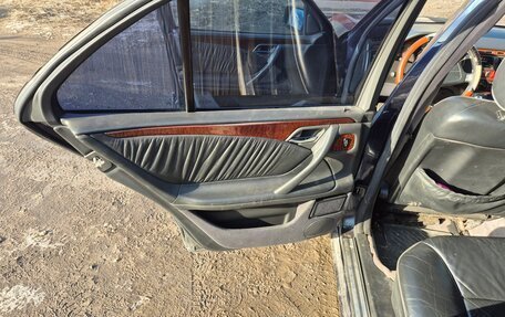 Mercedes-Benz E-Класс, 1997 год, 420 000 рублей, 9 фотография