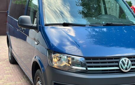 Volkswagen Caravelle T6 рестайлинг, 2018 год, 3 300 000 рублей, 5 фотография