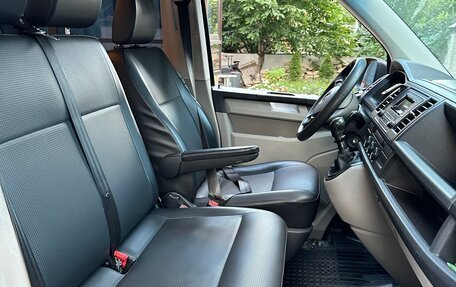 Volkswagen Caravelle T6 рестайлинг, 2018 год, 3 300 000 рублей, 15 фотография