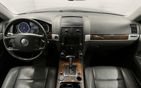 Volkswagen Touareg III, 2006 год, 999 000 рублей, 10 фотография