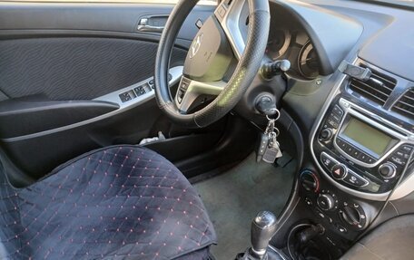 Hyundai Solaris II рестайлинг, 2013 год, 1 075 000 рублей, 6 фотография