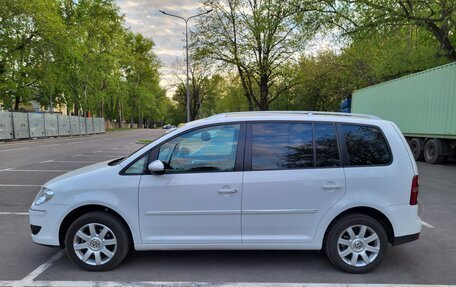 Volkswagen Touran III, 2010 год, 1 250 000 рублей, 2 фотография