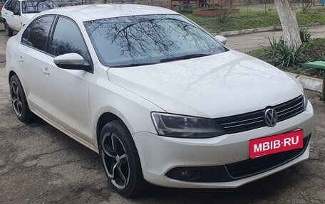 Volkswagen Jetta VI, 2014 год, 1 090 000 рублей, 2 фотография