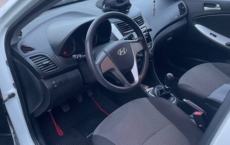 Hyundai Solaris II рестайлинг, 2012 год, 640 000 рублей, 6 фотография