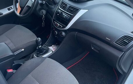Hyundai Solaris II рестайлинг, 2012 год, 640 000 рублей, 13 фотография
