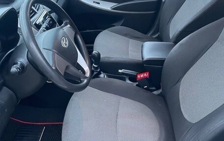 Hyundai Solaris II рестайлинг, 2012 год, 640 000 рублей, 9 фотография