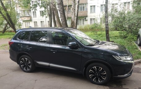 Mitsubishi Outlander III рестайлинг 3, 2022 год, 2 870 000 рублей, 1 фотография