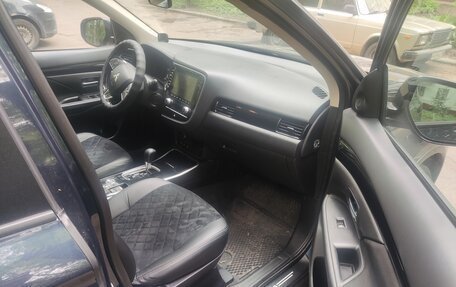 Mitsubishi Outlander III рестайлинг 3, 2022 год, 2 870 000 рублей, 3 фотография