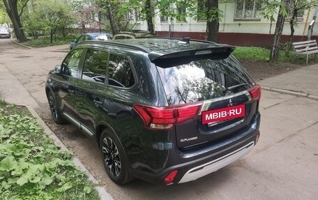 Mitsubishi Outlander III рестайлинг 3, 2022 год, 2 870 000 рублей, 2 фотография