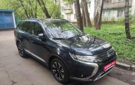 Mitsubishi Outlander III рестайлинг 3, 2022 год, 2 870 000 рублей, 6 фотография