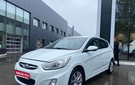Hyundai Solaris II рестайлинг, 2014 год, 820 000 рублей, 2 фотография