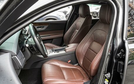 Jaguar XF II, 2017 год, 2 835 000 рублей, 10 фотография