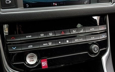 Jaguar XF II, 2017 год, 2 835 000 рублей, 14 фотография