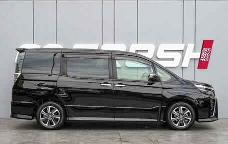 Toyota Voxy III, 2019 год, 2 885 000 рублей, 5 фотография