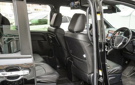 Toyota Voxy III, 2019 год, 2 885 000 рублей, 13 фотография