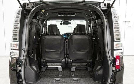 Toyota Voxy III, 2019 год, 2 885 000 рублей, 24 фотография