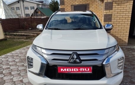 Mitsubishi Montero Sport, 2022 год, 4 000 000 рублей, 1 фотография