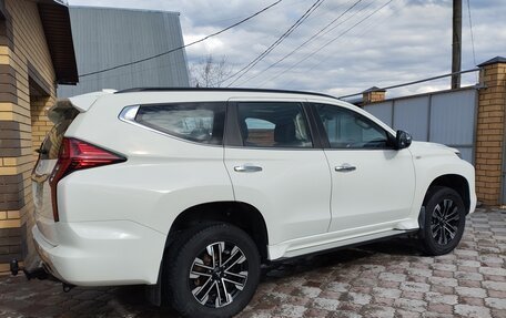 Mitsubishi Montero Sport, 2022 год, 4 000 000 рублей, 5 фотография