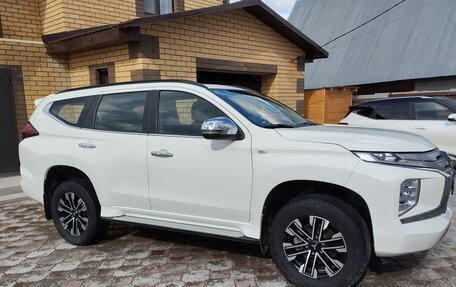 Mitsubishi Montero Sport, 2022 год, 4 000 000 рублей, 6 фотография