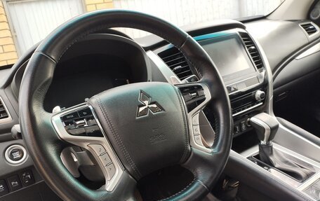 Mitsubishi Montero Sport, 2022 год, 4 000 000 рублей, 11 фотография