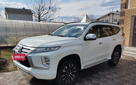 Mitsubishi Montero Sport, 2022 год, 4 000 000 рублей, 2 фотография