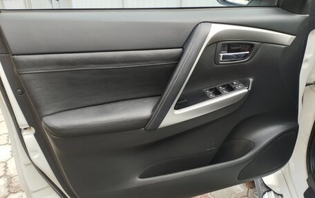 Mitsubishi Montero Sport, 2022 год, 4 000 000 рублей, 16 фотография