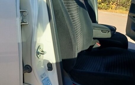 Honda Stream I рестайлинг, 2001 год, 550 000 рублей, 28 фотография