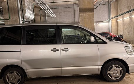 Toyota Noah III, 2002 год, 818 490 рублей, 11 фотография