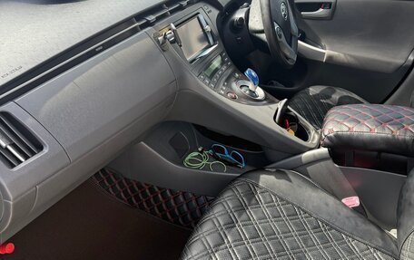 Toyota Prius, 2011 год, 1 000 000 рублей, 6 фотография