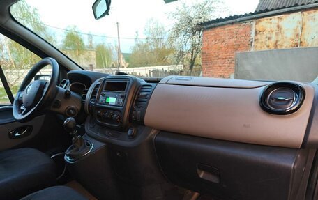 Renault Trafic, 2015 год, 1 700 000 рублей, 8 фотография