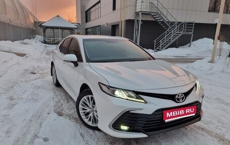 Toyota Camry, 2021 год, 3 300 000 рублей, 1 фотография