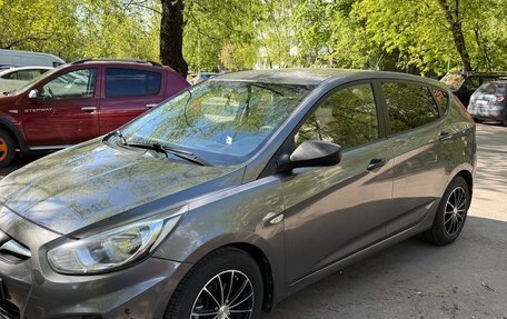 Hyundai Solaris II рестайлинг, 2012 год, 690 000 рублей, 1 фотография