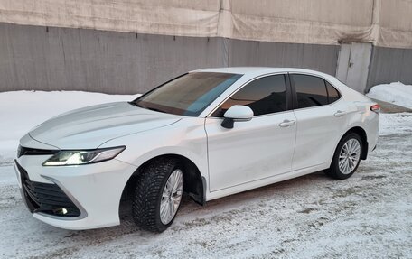 Toyota Camry, 2021 год, 3 300 000 рублей, 2 фотография