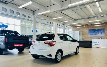 Toyota Vitz, 2019 год, 1 299 000 рублей, 6 фотография