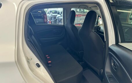 Toyota Vitz, 2019 год, 1 299 000 рублей, 17 фотография