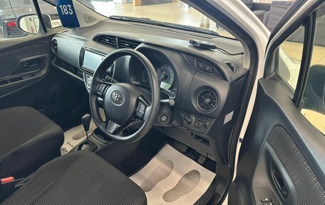 Toyota Vitz, 2019 год, 1 299 000 рублей, 10 фотография